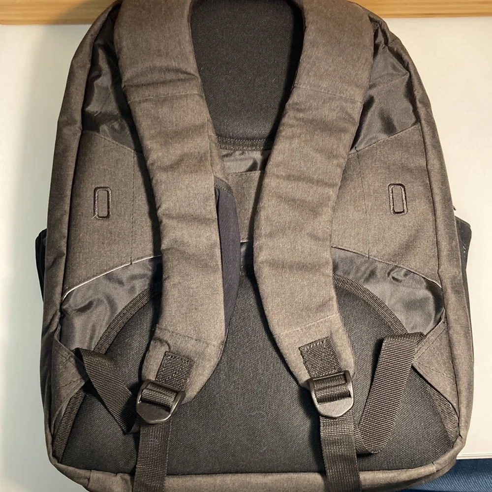 E\\even Gray Computer Backpack - Picture 2 of 7